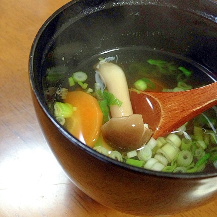 しめじと人参のお吸い物 レシピ 作り方 By Tukuyo93 楽天レシピ しめじと人参のお吸い物 レシピ 作り方 By Tukuyo93 楽天レシピ